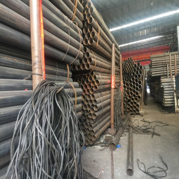 焊接鋼管斜軋穿孔過程中實(shí)心管坯是如何穿成空心毛管的？